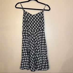 OLD NAVY BLACK AND WHITE V NECK SPAGHETTI STRAP DRESS